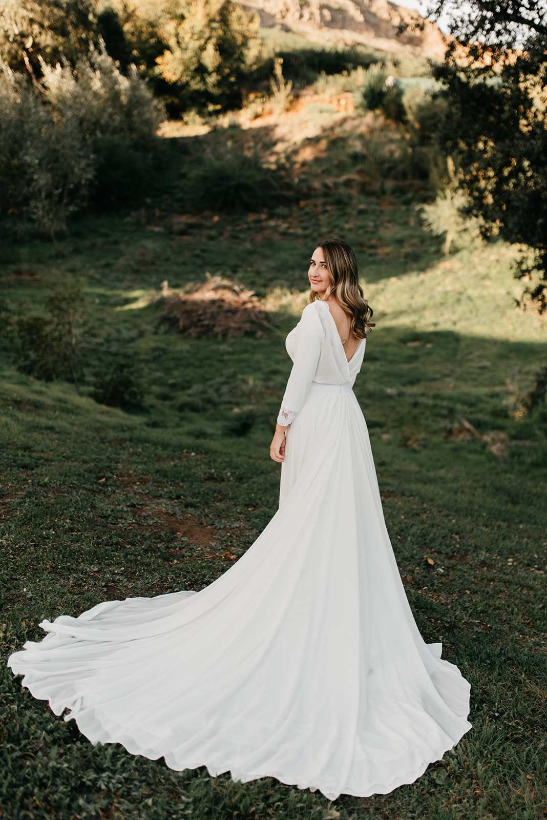 Novia en un entorno natural el día de su boda