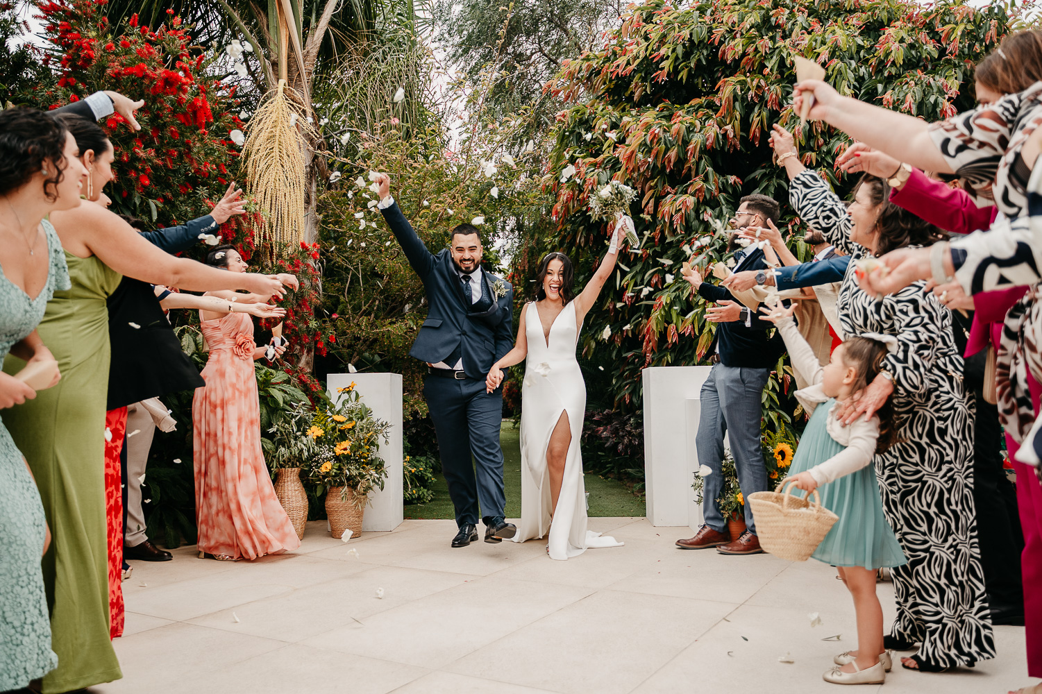 Pareja de novios en un momento emotivo, fotografía de Pablo Varela
