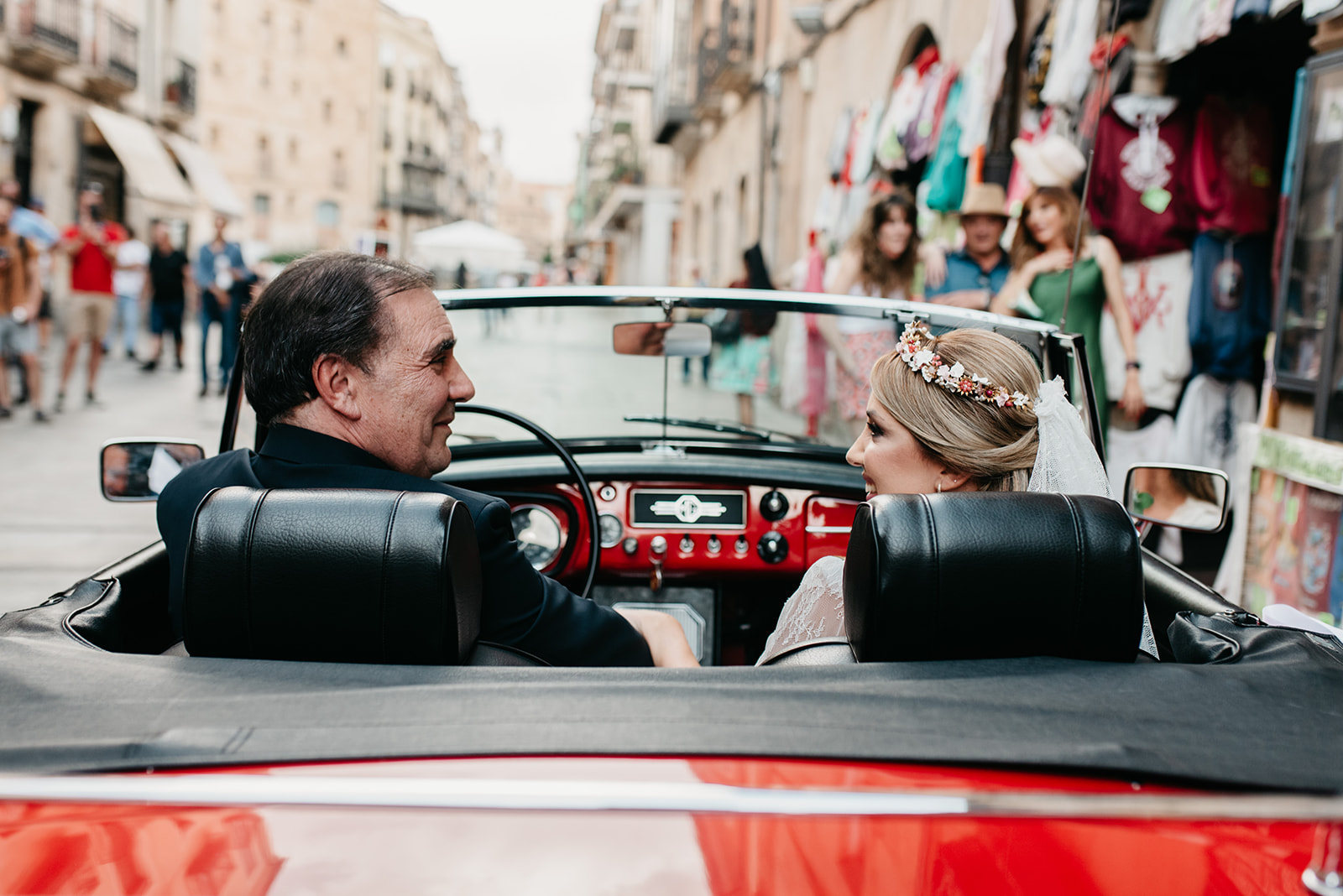 Pareja de novios en un momento emotivo, fotografía de Pablo Varela