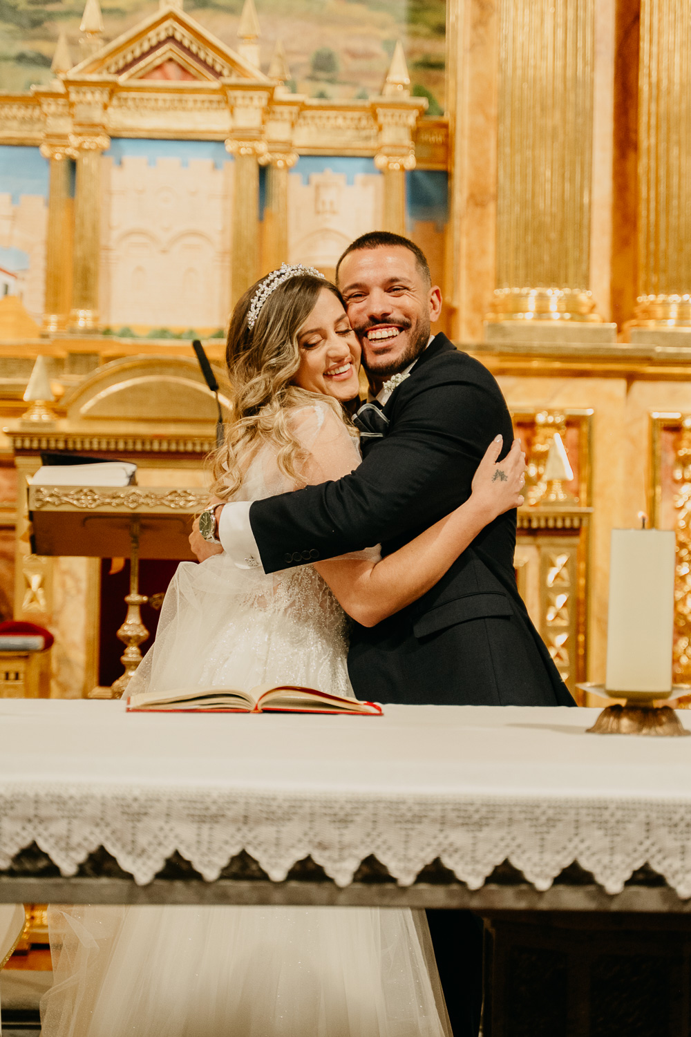 Pareja de novios en un momento emotivo, fotografía de Pablo Varela
